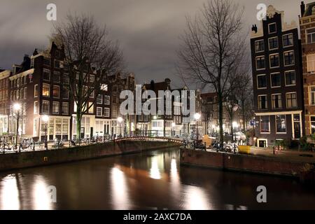Canal Amsterdam aux Pays-Bas Banque D'Images