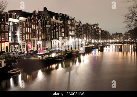 Canal Amsterdam aux Pays-Bas Banque D'Images