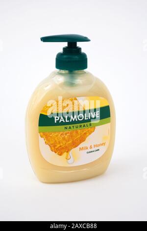 Une bouteille De Lait Palmolive et de savon à main miel Banque D'Images