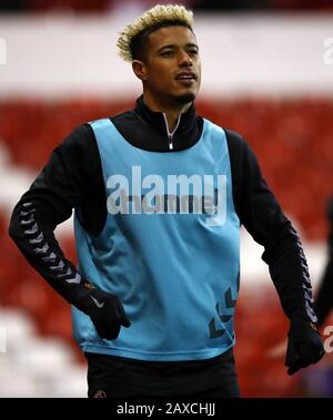 Le Lyle Taylor de Charlton Athletic se réchauffe avant le match du championnat de pari du ciel au City Ground, Nottingham. Banque D'Images