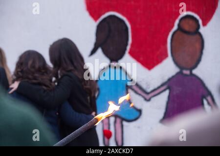 Roma, Italie. 11 février 2020. Torchlight procession en mémoire de Gaia Von Freymann et Camilla Romagnoli, les deux filles de 16 ans tuées par une voiture à Corso Francia, à Rome, dans la nuit du 21 au 22 décembre 2019 (photo de Matteo Nardone/Pacific Press) crédit: Pacific Press Agency/Alay Live News Banque D'Images