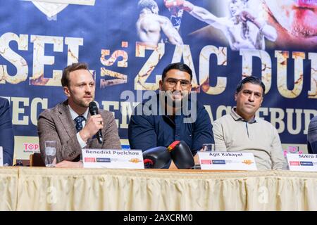 Agit Kabayel ; Benedikt Poelchau ; Boxen ; Magdeburg ; Presse ; Pressekonferenz ; Ses ; Sükrü Aksu ; Banque D'Images