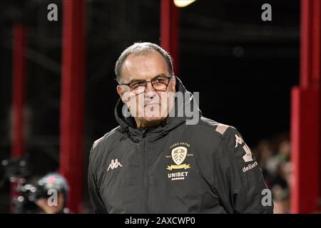 Brentford, Royaume-Uni. 11 février 2020. Marcelo Bielsa, responsable de Leeds, lors du match du championnat Sky Bet entre Brentford et Leeds United à Griffin Park, Londres, le mardi 11 février 2020. (Crédit: Ivan Yordanov | MI News)la photographie ne peut être utilisée qu'à des fins de rédaction de journaux et/ou de magazines, licence requise à des fins commerciales crédit: Mi News & Sport /Alay Live News Banque D'Images