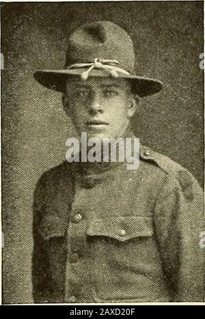 Penn State dans la guerre mondiale . e en octobre dernier, puis à Brest, et a navigué pour les États-Unis la fin de novembre.Il était à l'hôpital de ce pays jusqu'en janvier 1919, quand il a été libéré du service. Aiken, ROBERT WILSON, est entré dans le corps De Réserve de l'Artillerie côtière, au camp d'entraînement des officiers, à fort Monroe, en Virginie, où, avec la compagnie F, il a été nommé deuxième lieutenant. Allen, JOHN EDWARD, a servi dans le service d'aviation, au Wil-bur AAright Field, Fairfield, Ohio. ALLSHOUSE, ROBERT L., est allé à Plattsburg, N. Y., le 18 juillet 1918, est nommé deuxième lieutenant. Artillerie, Septembre Banque D'Images