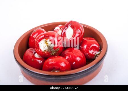 poivrons rouges doux farcis au fromage à la crème doux Banque D'Images