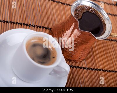 tasse de café servie dans une crique Banque D'Images