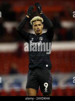 Le Lyle Taylor de Charlton Athletic célèbre à plein temps lors du match du championnat Sky Bet au City Ground de Nottingham. Banque D'Images