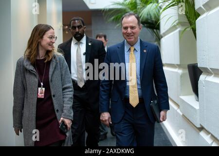 Washington, États-Unis D'Amérique. 11 février 2020. Le représentant des États-Unis Adam Schiff (démocrate de Californie) arrive à la réunion hebdomadaire du caucus démocratique au Capitole des États-Unis à Washington, DC, États-Unis le mardi 11 février 2020. Crédit: Stefani Reynolds/CNP | usage dans le monde crédit: DPA/Alay Live News Banque D'Images