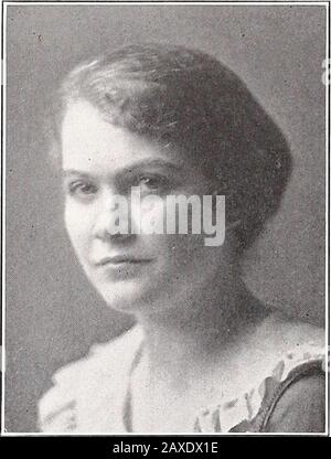 Cercle (Annuaire De L'Abbé Academy) . 31 Le Cercle Abbé 192 1. Marion CLEVELAND Albany, N. Y. Wells Arm Rand 21Honor Roll 21 Un vear Senior PlayClass Rook Roard Nous Donnent un aperçu de votre qualité. Marion n'est qu'une fille d'un an, mais nous avons découvert comment elle est capable. Ces médailles d'argent et d'or que nous voyons maintenant et thenare les résultats de ses efforts dans le domaine littéraire,- parce que nous arent les seuls qui haverecognait sa capacité. Rapidité et silence sont vos premières impressions sur elle, mais avez-vous jamais entendu son rire ? Banque D'Images