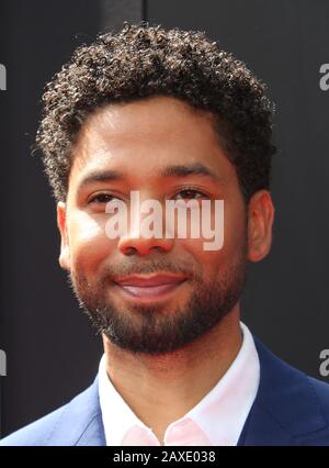 ***PHOTO DU DOSSIER*** Jussie Smollett inculpé par un procureur spécial à Chicago pour enquêter sur les allégations qu'il a faussement signalées être victime d'un crime de haine en janvier 2019. Hollywood, Ca - 17 Mai : Jussie Smollett, À La Cérémonie De Main Et D'Empreinte Sir Ridley Scott Au Cinéma Chinois Imax De La Tcl En Californie, Le 17 Mai 2017. Crédit: FS/MediaPunch Banque D'Images