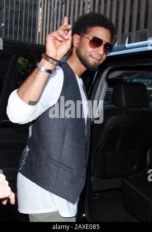 ***PHOTO DU DOSSIER*** Jussie Smollett inculpé par un procureur spécial à Chicago pour enquêter sur les allégations qu'il a faussement signalées être victime d'un crime de haine en janvier 2019. New YORK, NY - 25 SEPTEMBRE : Jussie Smollett a vu quitter SiriusXM Studios à New York le 25 septembre 2017. Crédit : RW/MediaPunch Banque D'Images
