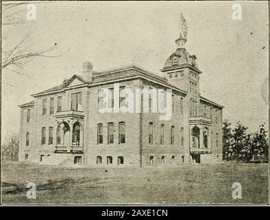 Histoire des comtés d'Allen et de Woodson, Kansas : embellie de portraits de gens bien connus de ces comtés, avec des biographies de nos citoyens représentatifs, des coupures de bâtiments publics et une carte de chaque comté . MAISON DE LA COUR DU COMTÉ D'ALLKN. LYCÉE HUMBOLDT Banque D'Images