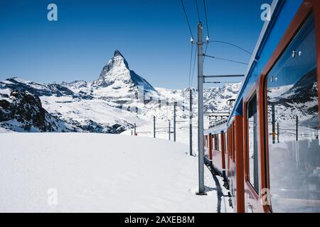 Vue depuis le train du Gornergrat railway qui conduit de la Swiss village de Zermatt jusqu'au sommet du Gornergrat. Banque D'Images