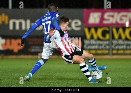 Exeter, Royaume-Uni. 11 février 2020. Exeter, ANGLETERRE - 11 FÉVRIER Archie Collins et Christopher Missilou d'Oldham Athletic lors du match de la Sky Bet League 2 entre Exeter City et Oldham Athletic à St James' Park, Exeter, le mardi 11 février 2020. (Crédit: Eddie Garvey | MI News) la photographie ne peut être utilisée qu'à des fins de rédaction de journaux et/ou de magazines, licence requise à des fins commerciales crédit: Mi News & Sport /Alay Live News Banque D'Images