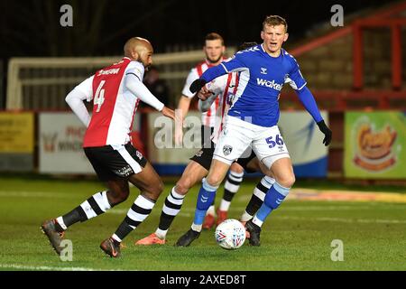 Exeter, Royaume-Uni. 11 février 2020. Exeter, ANGLETERRE - 11 FÉVRIER Nigel Atangana et Danny Rowe de Oldham Athletic lors du match de la Sky Bet League 2 entre Exeter City et Oldham Athletic au parc St James, Exeter, le mardi 11 février 2020. (Crédit: Eddie Garvey | MI News) la photographie ne peut être utilisée qu'à des fins de rédaction de journaux et/ou de magazines, licence requise à des fins commerciales crédit: Mi News & Sport /Alay Live News Banque D'Images