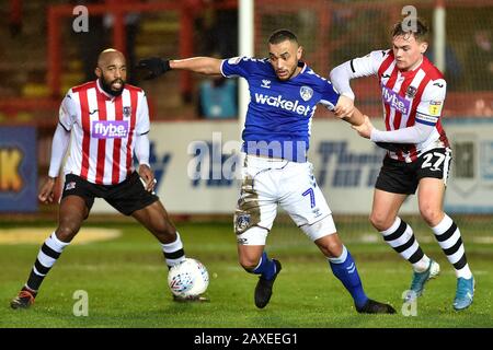 Exeter, Royaume-Uni. 11 février 2020. Exeter, ANGLETERRE - 11 FÉVRIER Nigel Atangana et Archie Collins et Johan Branger d'Oldham Athletic lors du match de la Sky Bet League 2 entre Exeter City et Oldham Athletic à St James' Park, Exeter le mardi 11 février 2020. (Crédit: Eddie Garvey | MI News) la photographie ne peut être utilisée qu'à des fins de rédaction de journaux et/ou de magazines, licence requise à des fins commerciales crédit: Mi News & Sport /Alay Live News Banque D'Images