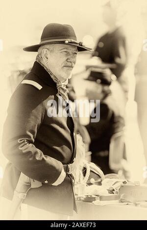 Le réacteur de l'armée américaine en uniforme dans les années 1880 d'un officier dans la 5ème Cavalerie Banque D'Images