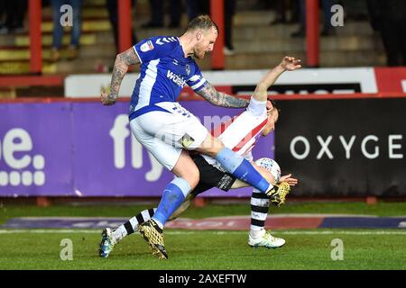 Exeter, Royaume-Uni. 11 février 2020. Exeter, ANGLETERRE - 11 FÉVRIER Matt Jay et David Wheater (capitaine) d'Oldham Athletic pendant le match de Sky Bet League 2 entre Exeter City et Oldham Athletic à St James' Park, Exeter, le mardi 11 février 2020. (Crédit: Eddie Garvey | MI News) la photographie ne peut être utilisée qu'à des fins de rédaction de journaux et/ou de magazines, licence requise à des fins commerciales crédit: Mi News & Sport /Alay Live News Banque D'Images