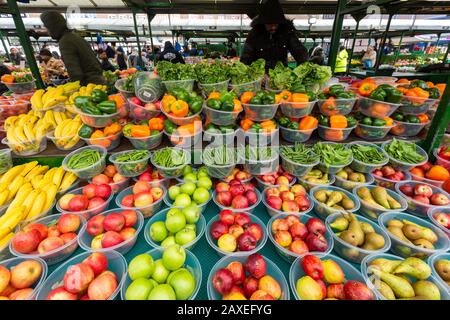 Fruits et légumes en vente, marché de Birmingham, Royaume-Uni Banque D'Images