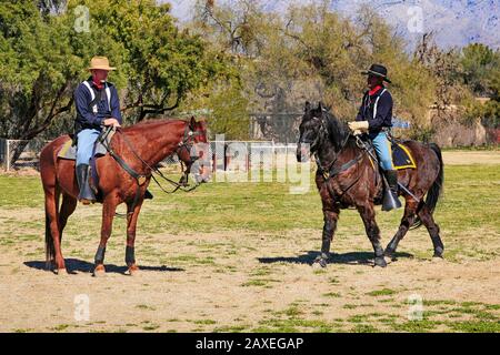 Renactor vêtu de l'uniforme du soldat de l'armée américaine des années 1880 à cheval de la 5ème Cavalerie à fort Lowell, Tucson AZ Banque D'Images