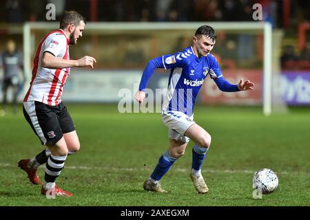 Exeter, Royaume-Uni. 11 février 2020. Exeter, ANGLETERRE - 11 FÉVRIER Pierce Sweeney et Jonny Smith d'Oldham Athletic lors du match de Sky Bet League 2 entre Exeter City et Oldham Athletic à St James' Park, Exeter, le mardi 11 février 2020. (Crédit: Eddie Garvey | MI News) la photographie ne peut être utilisée qu'à des fins de rédaction de journaux et/ou de magazines, licence requise à des fins commerciales crédit: Mi News & Sport /Alay Live News Banque D'Images