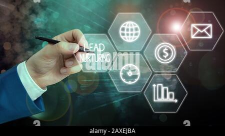 Écriture Manuscrite Saisie De Texte. Méthode photographique conceptuelle pour établir une relation avec les clients potentiels Banque D'Images