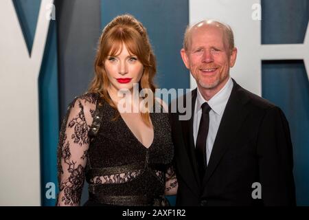 Bryce Dallas Howard et Ron Howard assistent à la Vanity Fair Oscar Party au Wallis Annenberg Center for the Performing Arts à Beverly Hills, Los Angeles, États-Unis, le 09 février 2020. | utilisation dans le monde entier Banque D'Images