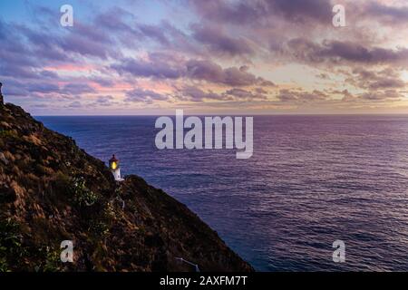 Le phare de Makapu’u, le matin, est lumière sur l’île d’Oahu à Hawaï. Banque D'Images