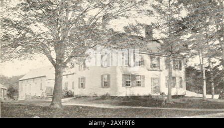 Ascendance et descendants de Deacon David Batchelder de Hampton Falls, N.H., né le 13 janvier 1736, mort le 11 mars 1811 . *= 4 - Homestead of Reuben Batch elder. Résidence de Moïse BatchelderBuilt en 1837 sur le site de l'ancien manoir Batchelder Deacon David Batchelder. I. Deacon DAVID BATCHELDER est né sur l'oldhomestead de Hampton Falls, le 13 janvier 1736, et est mort le 11 mars 1811. Il a épousé le 24 juillet 1760, Elizabeth, Daugh-ter de Benjamin et Elizabeth (Norton) Swett de HamptonFalls. Elle est née le 30 mai 174-2, décédée de consommation le 12 août 1769. Il s'est marié, deuxième, 1er janvier 1771, Marie, fille de Mose Banque D'Images