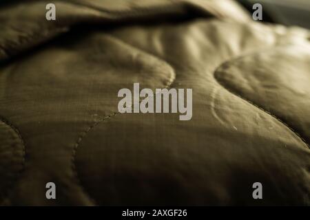 Couverture thermique beige militaire en tissu gros plan Banque D'Images