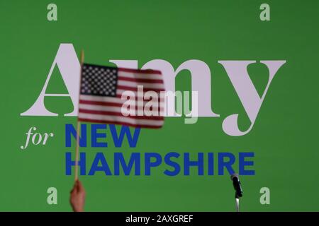 Concord, États-Unis. 11 février 2020. Les partisans de Klobuchar célèbrent en harmonie après la forte troisième place de Klobuchar dans le New Hampshire Primary. Crédit: Sopa Images Limited/Alay Live News Banque D'Images