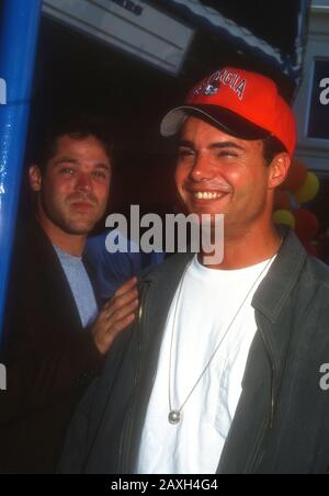 Westwood, Californie, États-Unis 9 juillet 1995 l'acteur David Barry Gray et l'acteur Matt Borlenghi assistent à Warner Bros. Pictures 'Free Willy 2: The Adventure Home' Premiere le 9 juillet 1995 au Mann Village Theatre de Westwood, Californie, États-Unis. Photo De Barry King/Alay Stock Photo Banque D'Images