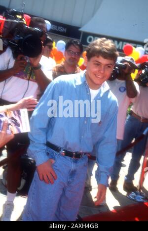 Westwood, Californie, États-Unis 9 Juillet 1995 L'Acteur Jason James Richter Assiste À Warner Bros. Pictures 'Free Willy 2: The Adventure Home' Premiere Le 9 Juillet 1995 Au Mann Village Theatre De Westwood, Californie, États-Unis. Photo De Barry King/Alay Stock Photo Banque D'Images