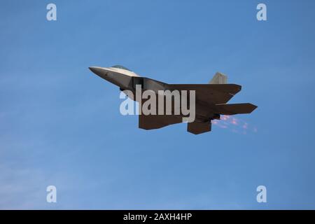 Hillsboro, Oregon États-Unis - 21 septembre 2014 : une force aérienne américaine F-22 Raptor Fly-by au Hillsboro International Airshow Banque D'Images