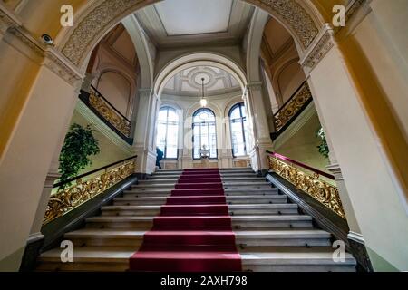 Intérieur de l'Académie hongroise des sciences (MTA), son bâtiment central a été inauguré en 1865, dans le style de l'architecture Renaissance Revival. Banque D'Images