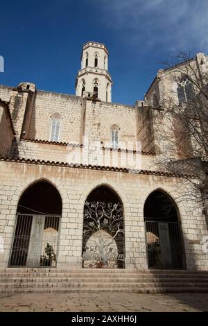 Église de Sant Pere dans la ville de Figueres, province de Gérone, Espagne. Banque D'Images