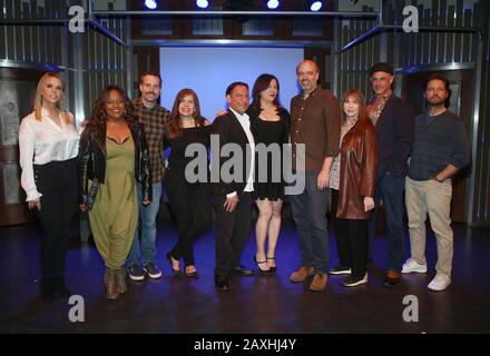 Los Angeles, Californie 11 février 2020. Cheryl Hines, Sherri Shepherd, Welle Forte, Eugene Pack, Jennifer Tilly, Scott Adsit, Laraine Newman, Christopher Meloni, Jason Priestley, Dayle Reyfel, Au Théâtre Groundlings De La Hosts 'Celebrity Autobiography' Au Théâtre Groundlings De Los Angeles, Californie, Le 11 Février 2020. Crédit: Faye Sadou/Media Punch/Alay Live News Banque D'Images