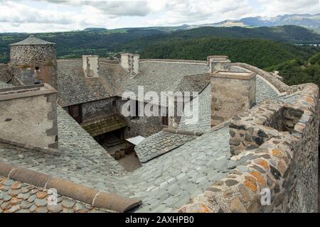 Château de Murol ou Château de Murol au coeur de la région Auvergne en France Banque D'Images