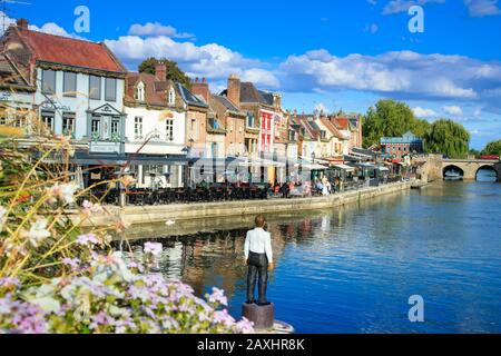 Amiens (nord de la France) : terrasses de cafés et de restaurants le long de la somme, quai « quai quai », dans le quartier de Saint-Leu Banque D'Images