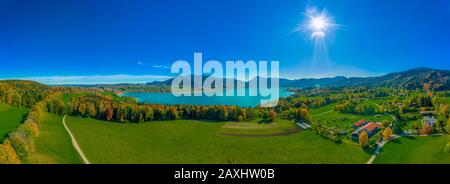 Belle journée en automne à la célèbre Tegernsee allemande Banque D'Images