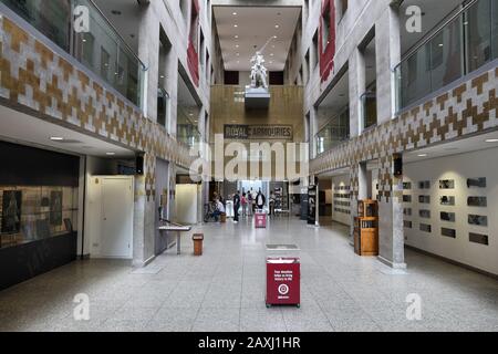 LEEDS, UK - 12 juillet 2016 : visite musée Royal Armouries de Leeds, Royaume-Uni. Le parking public musée avait 274 768 visiteurs en 2010. Banque D'Images