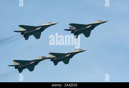 RAC MIG-29 N Fulcrum de l'équipe d'exposition Smokey Bandits de la Royal Malaysia Air Force (CGRR), qui se présente à LIMA 2013 sur l'île Langkawi, en Malaisie. Banque D'Images