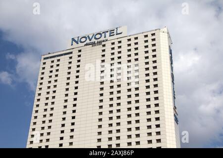 Varsovie - 8 SEPTEMBRE : hôtel Novotel le 8 septembre 2010 à Varsovie, Pologne. Novotel, membre du groupe Accor, a lancé une boutique en ligne le 20 octobre 2010 Banque D'Images