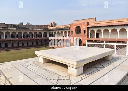 Trône de marbre de Shah Jahan, fort d'Agra, État de l'Uttar Pradesh en Inde Banque D'Images