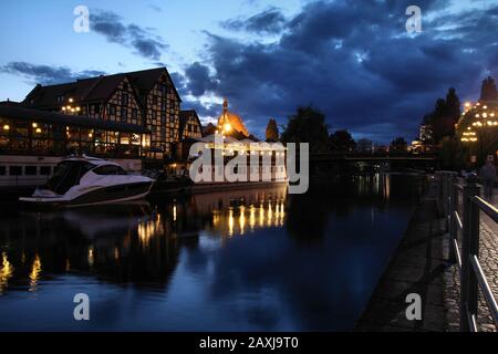 Pologne - Bydgoszcz, ville de la région de Kuyavia (Kujawy). Vue sur le soir. Banque D'Images