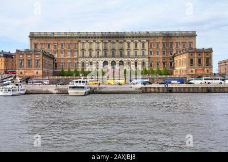 Stockholm, SUÈDE - 1 JUIN 2010 : visite du Palais Royal à Stockholm, Suède. Le bâtiment baroque a été achevé en 1760. Banque D'Images