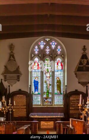 Fenêtre Tin Glass dans l'église St Etheldreda, Guilsborough, Northamptonshire, Angleterre, Royaume-Uni. Banque D'Images