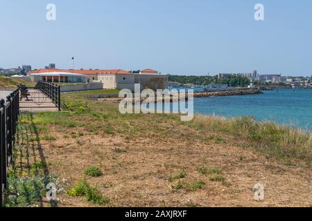 Sébastopol, Crimée - 3 juillet 2019. La batterie de Konstantinovskaya est le musée de la forteresse militaire Banque D'Images