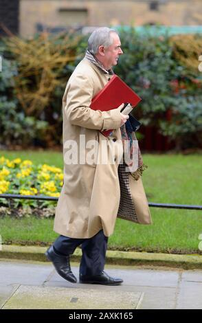 Geoffrey Cox, député de QC, procureur général, quitte Downing Street après une réunion du cabinet le 11 février 2020 Banque D'Images