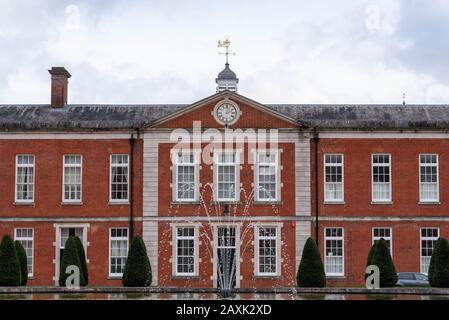 La péninsule historique Square à Winchester, Hampshire, au Royaume-Uni, à l'origine une caserne militaire, maintenant des appartements privés et des musées militaires Banque D'Images